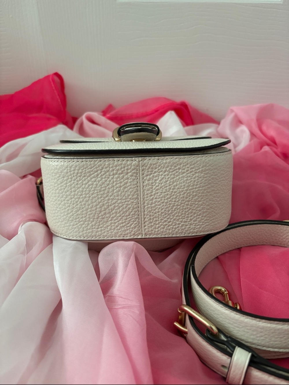 Coach Kleo Cream Pebbled Leather Purse Gold Hardware *FREE COACH ITEM INCLUDED* - Picture 6 of 16